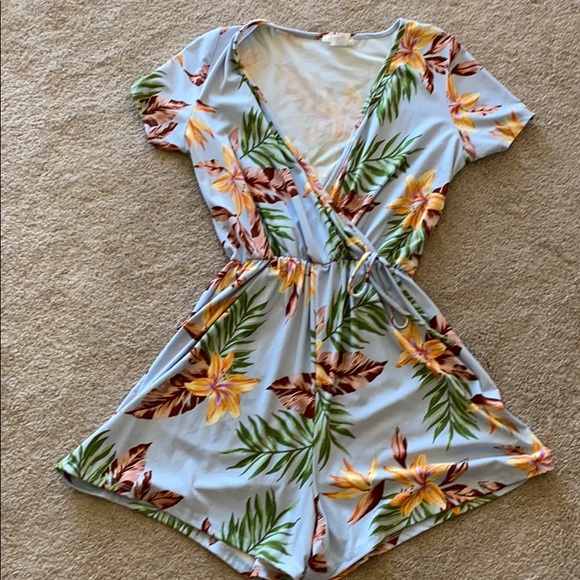 LA Gypsy Pants - LA Gypsy floral romper sz small